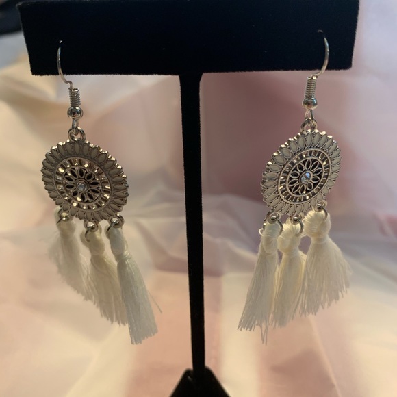 Boho tassel earrings white NWT - Picture 2 of 2